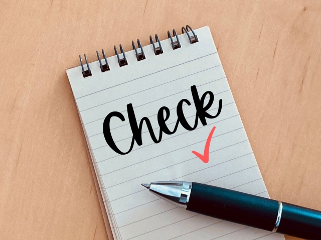 checkが書かれたメモ