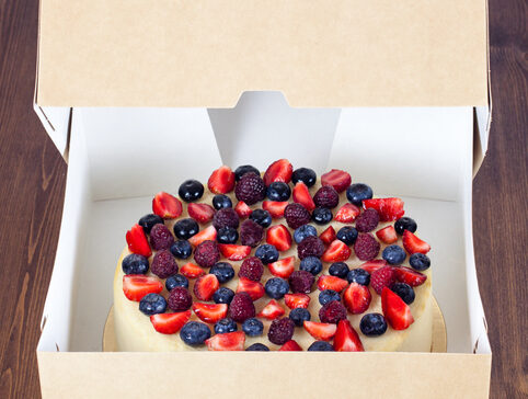 ケーキボックスに入ったケーキ
