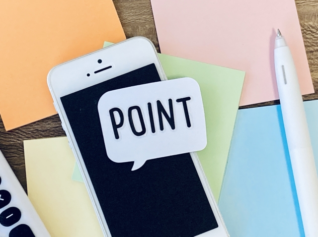 携帯の上にのっているPOINTの付箋