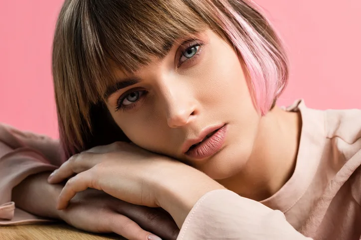 部分染めのワンデーカラーをしている女性