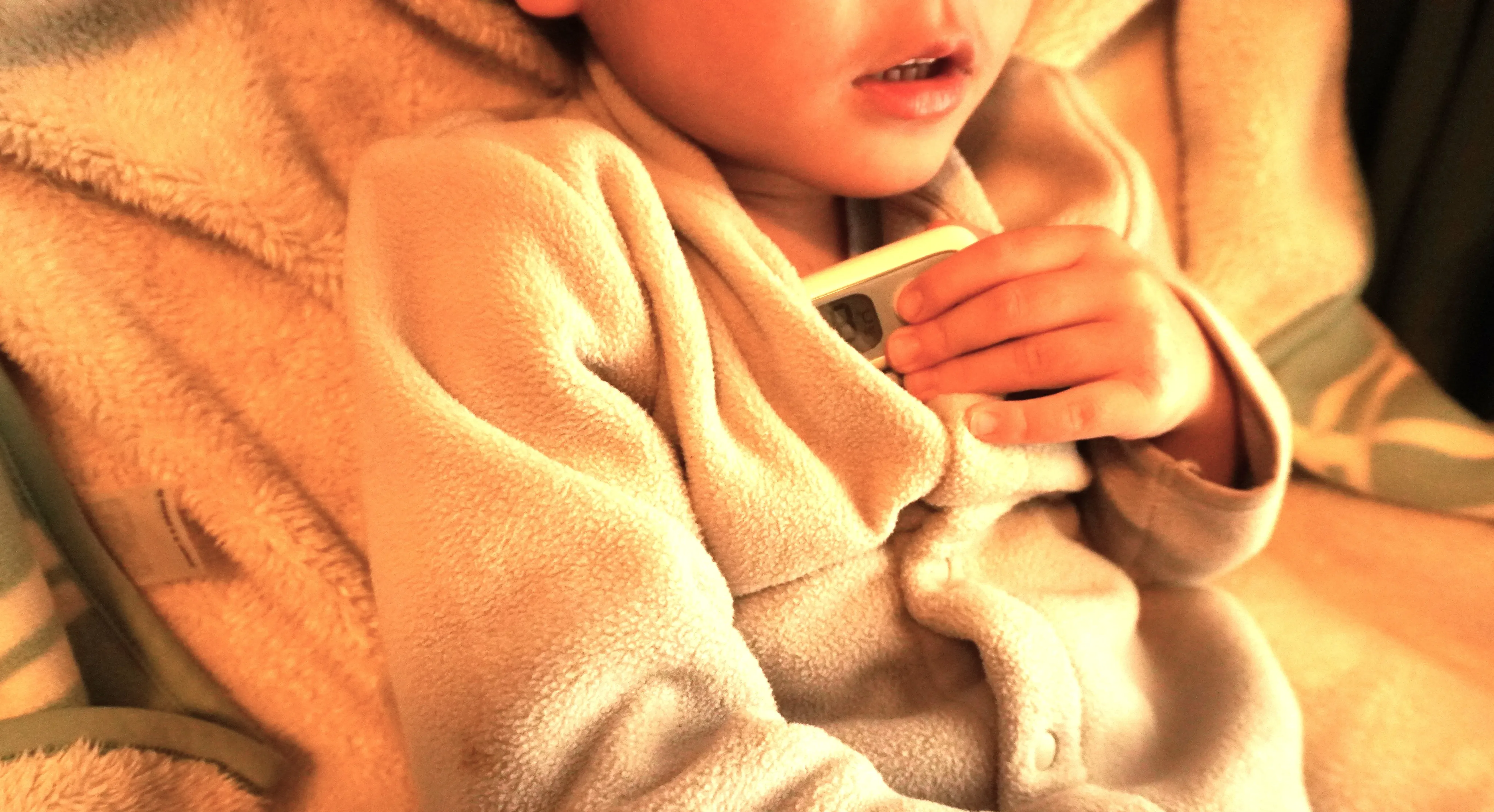 体温を測る子ども