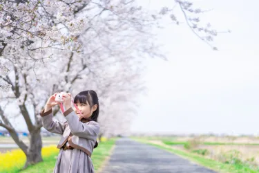 キッズカメラを持つ女の子