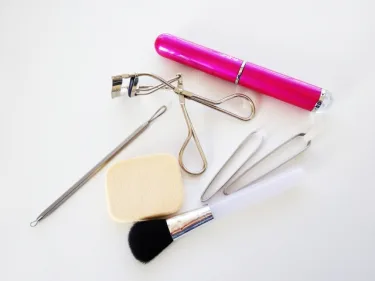 ビューラーなど化粧道具