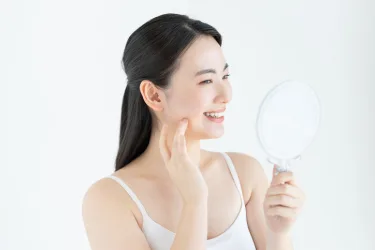 肌の白い女性